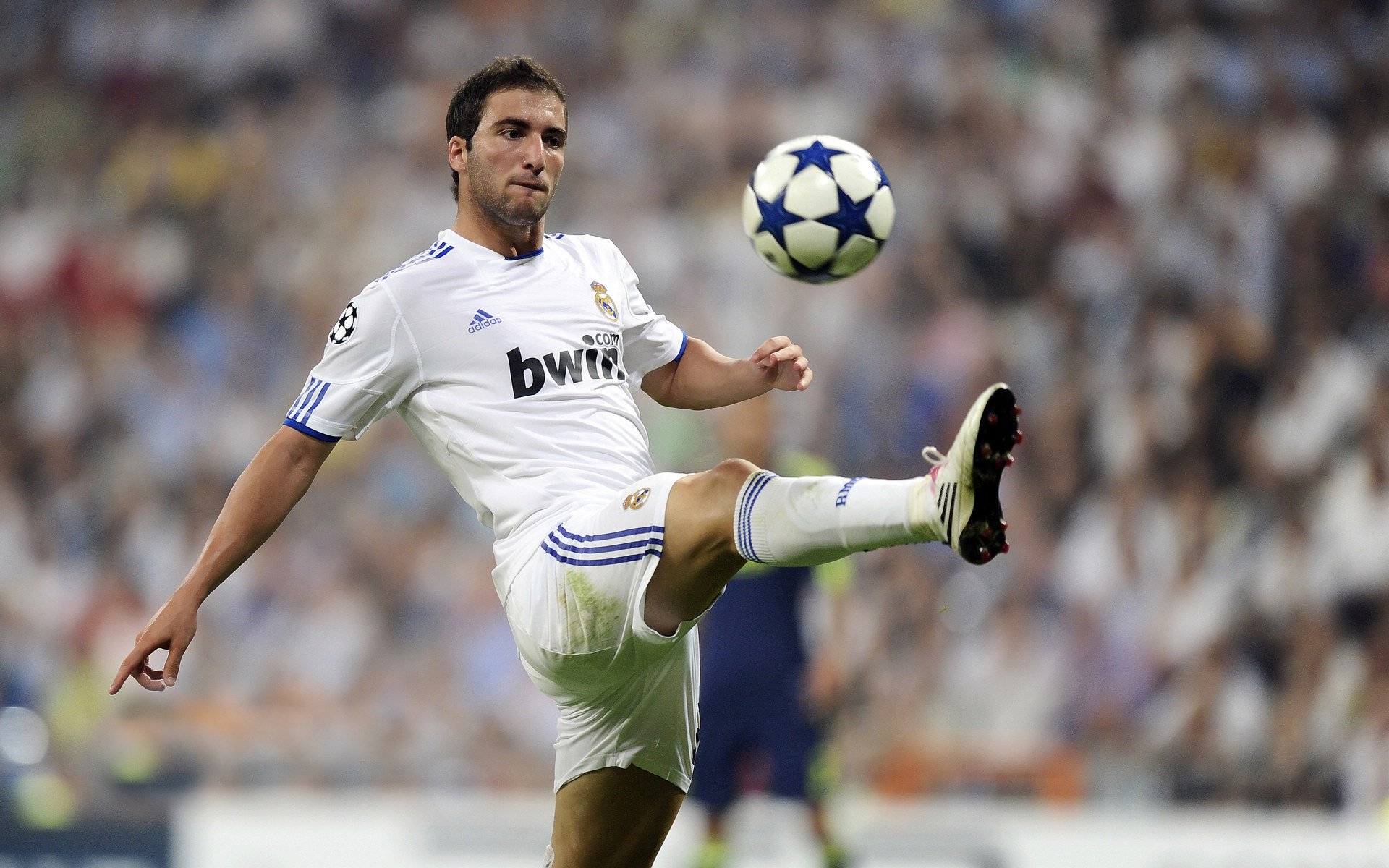 中国足球的球员职业发展路径，中国足球职业化以来